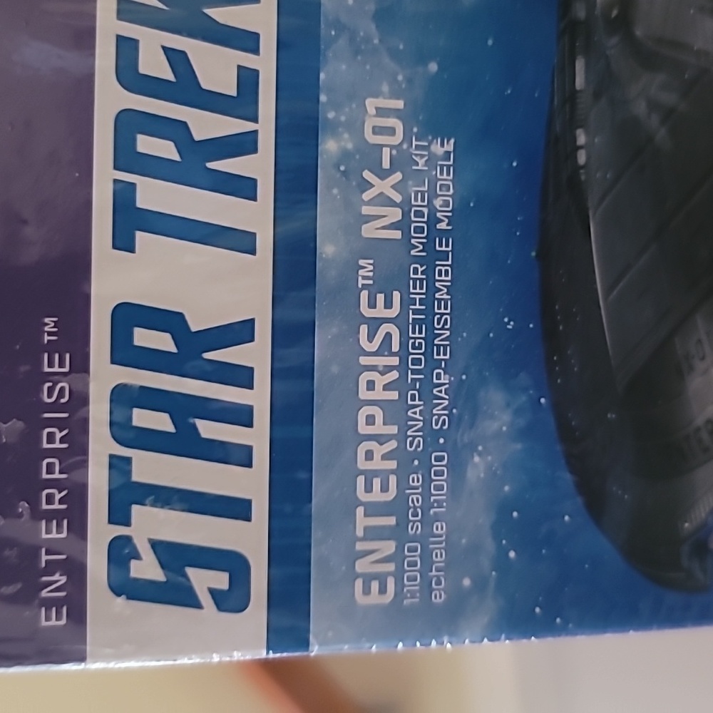 Polar Lights Star Trek Enterprise NX-01 Snap Model Kit 1:1000 Scale - Picture 2 of 12